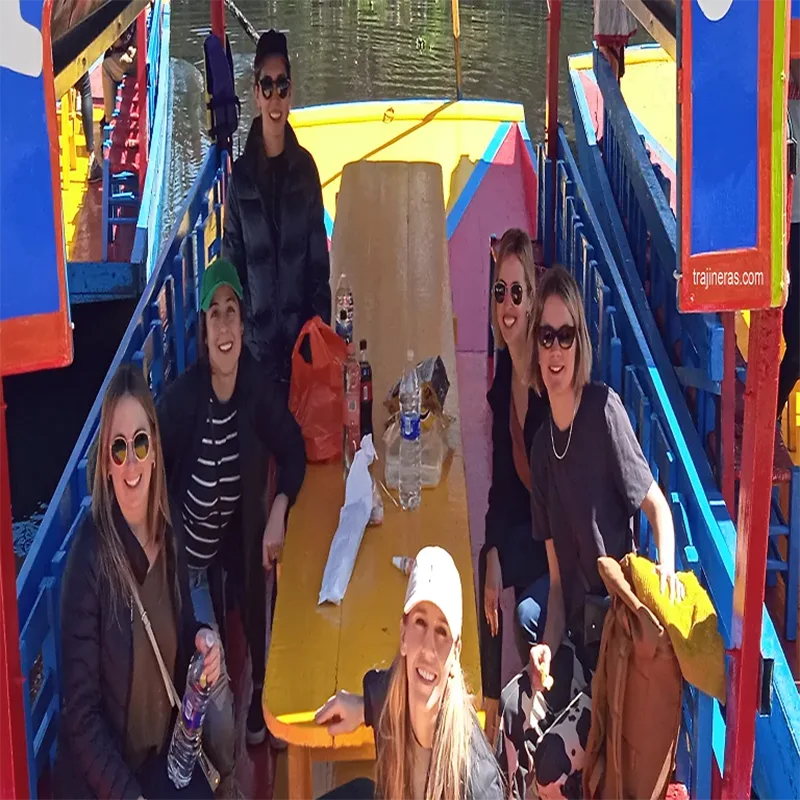 Paseo divertido en trajinera para pareja en Xochimilco, renta y diversión